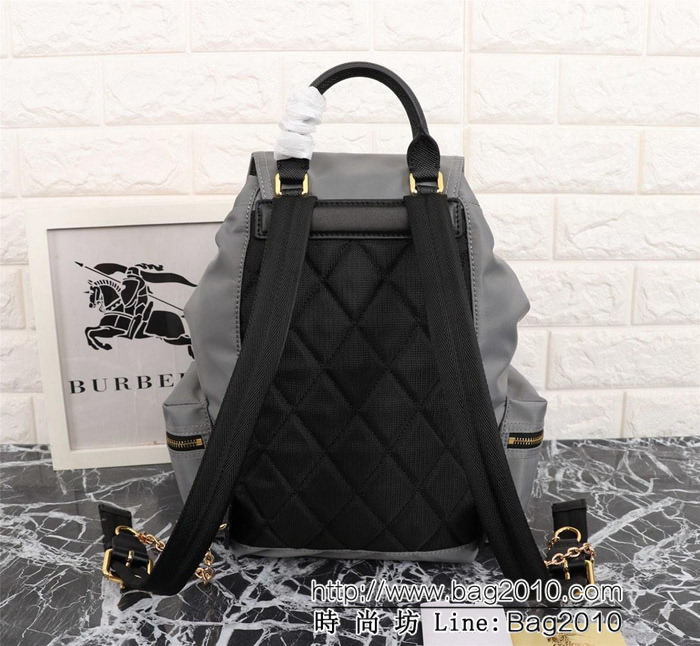 BURBERRY巴寶莉 中號 The Rucksack軍旅背包 3D立體徽標 多功能雙肩包  Bhq1310